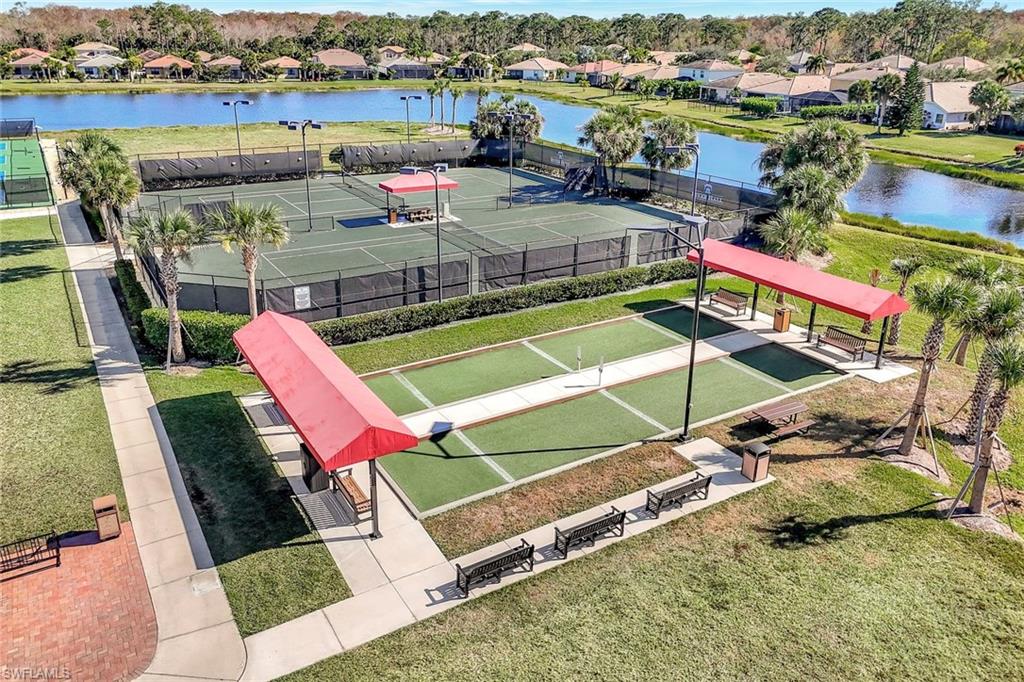 HAMPTON LAKES - Residential