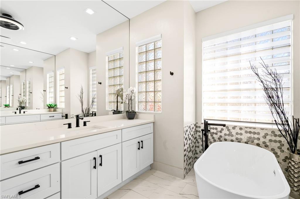 SATURNIA LAKES - Residential