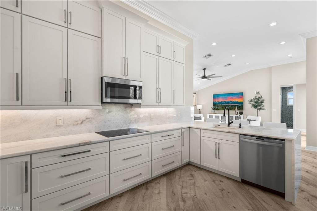 SATURNIA LAKES - Residential