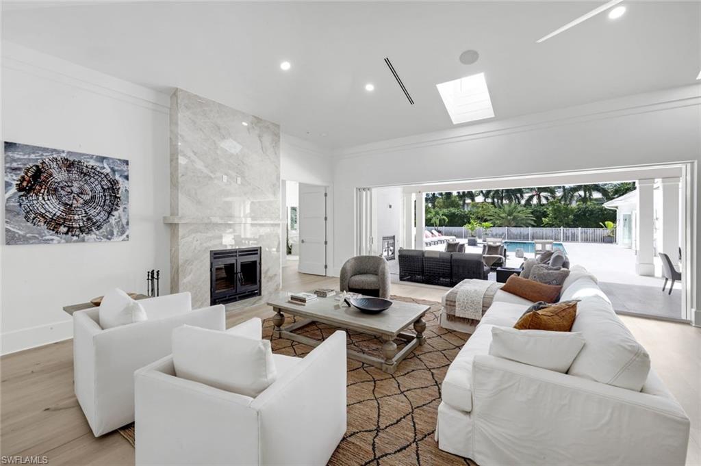 ACREAGE HEADER - Residential