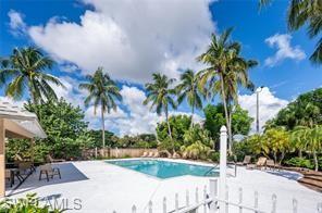 BOCA PALMS - Residential