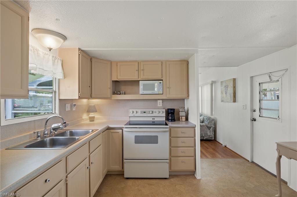 LAZY DAYS MOBILE VILLAGE - Residential