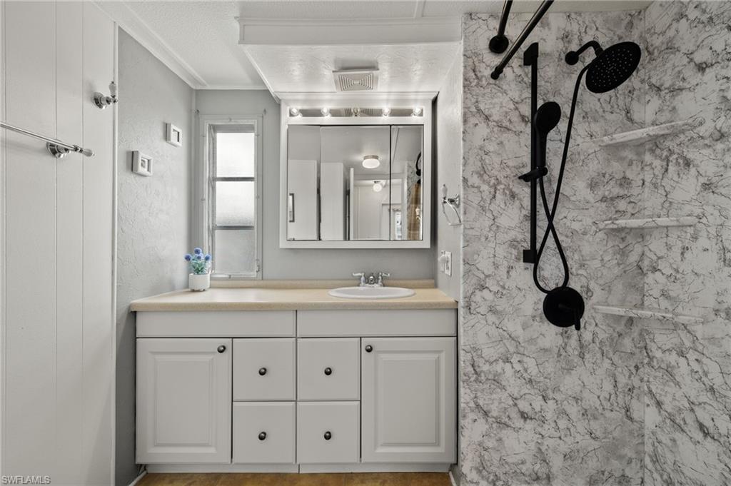 LAZY DAYS MOBILE VILLAGE - Residential