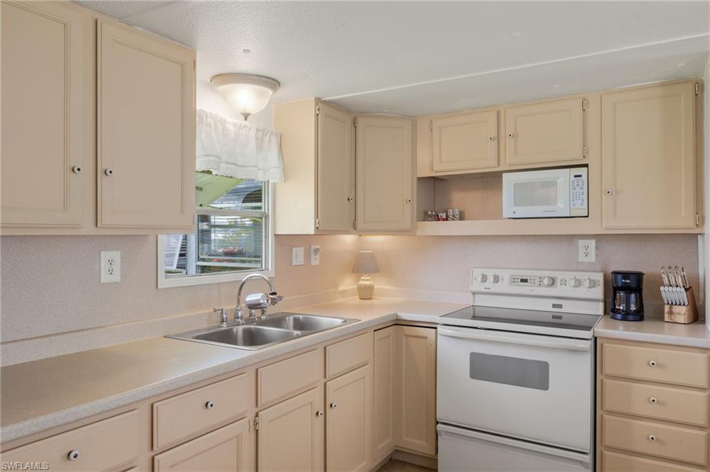 LAZY DAYS MOBILE VILLAGE - Residential