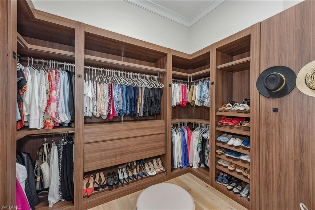 MOORINGS - Residential