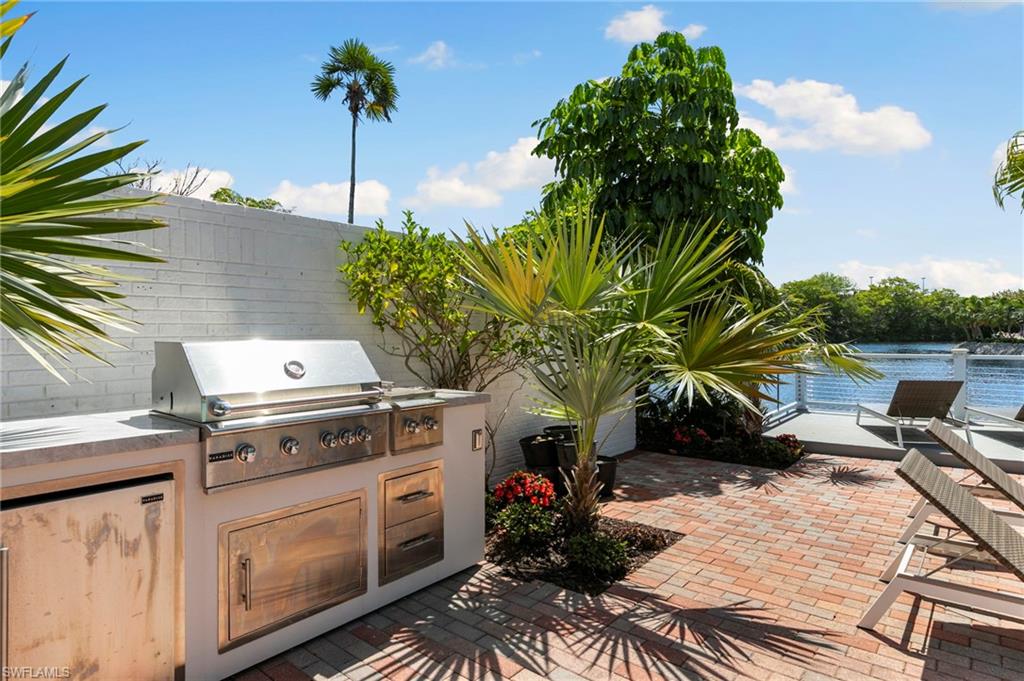 BRIDGE WAY VILLAS - Residential