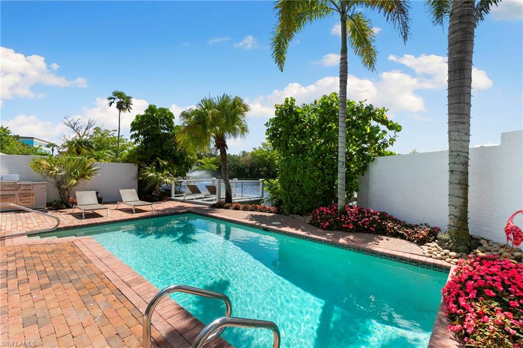 BRIDGE WAY VILLAS - Residential