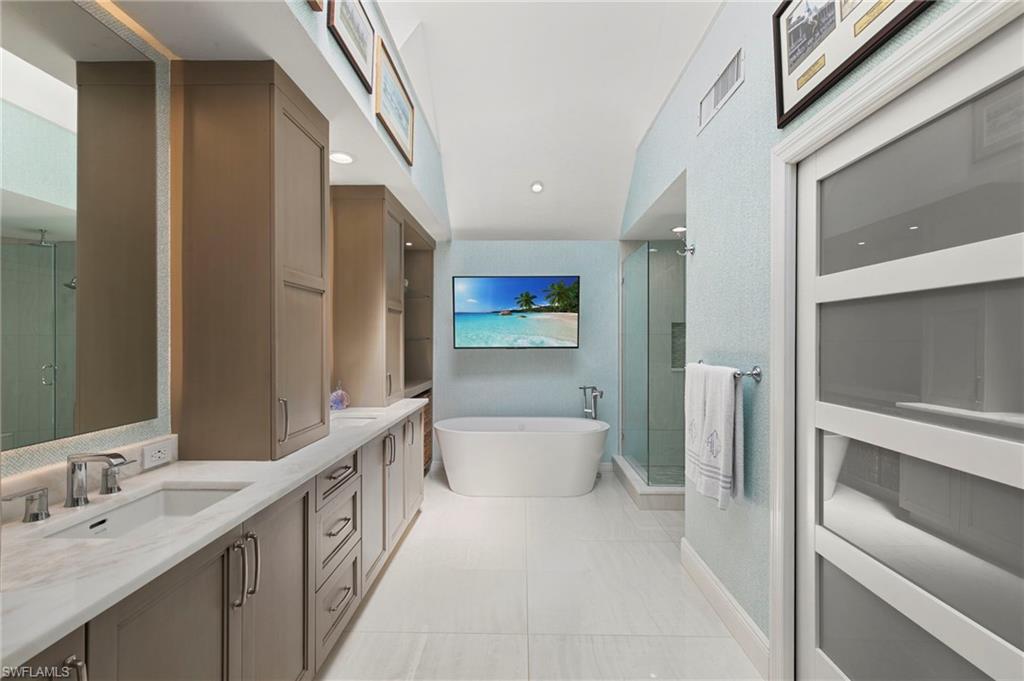 BRIDGE WAY VILLAS - Residential