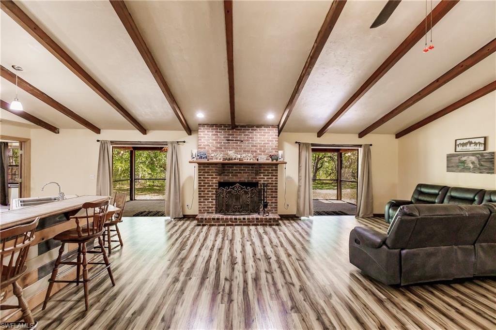 LAKE SUZY - Residential