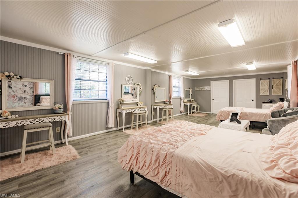 LAKE SUZY - Residential