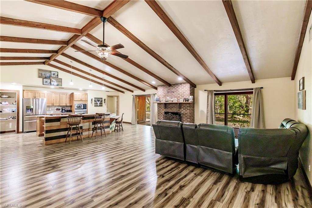 LAKE SUZY - Residential