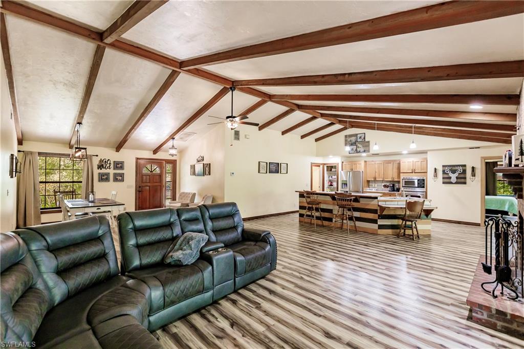 LAKE SUZY - Residential