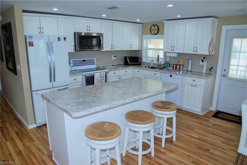 SIX LAKES COUNTRY CLUB - Residential