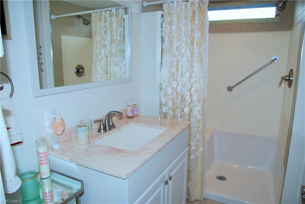 SIX LAKES COUNTRY CLUB - Residential