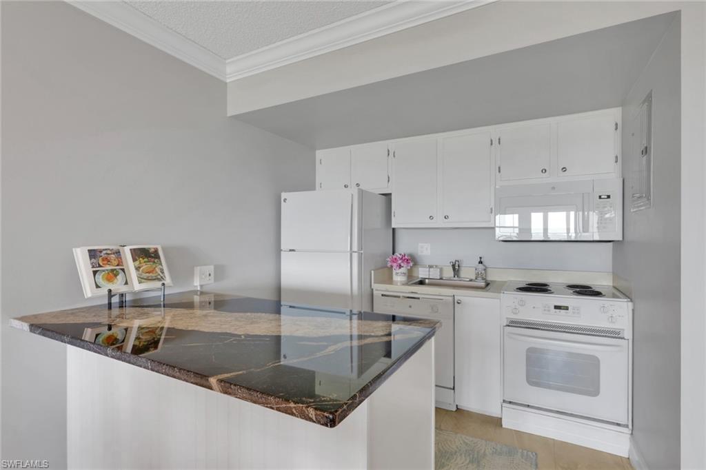 VANDERBILT TOWERS - Residential