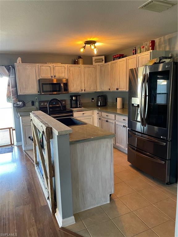 BAYSHORE COMMONS - Residential