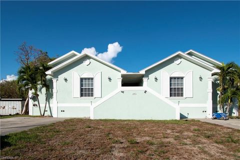 Duplex in CHOKOLOSKEE FL 1227 Mangrove LN.jpg