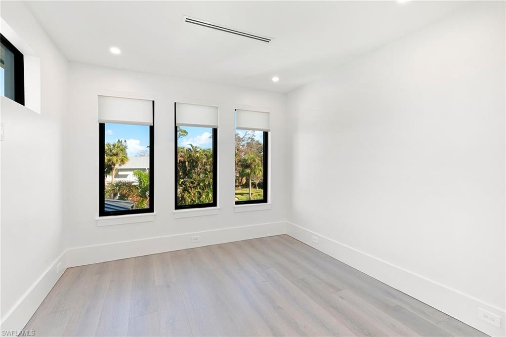 NAPLES PARK - Residential