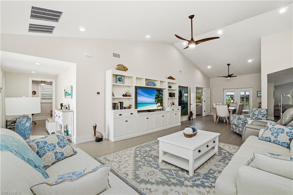 IMPERIAL SHORES - Residential