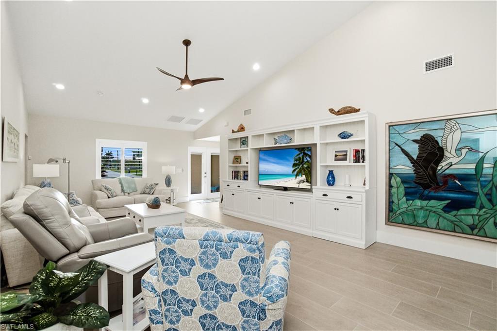 IMPERIAL SHORES - Residential