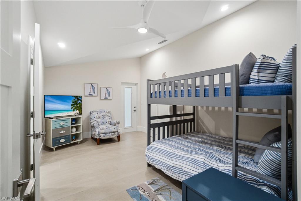 IMPERIAL SHORES - Residential