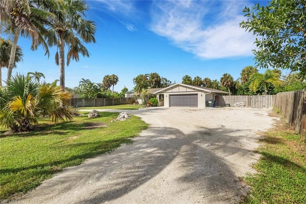 16500 ARBOR RIDGE DR, FORT MYERS, FL 33908 - Image efde49583127b617b8b4b2e7b05f2e5d/865501599
