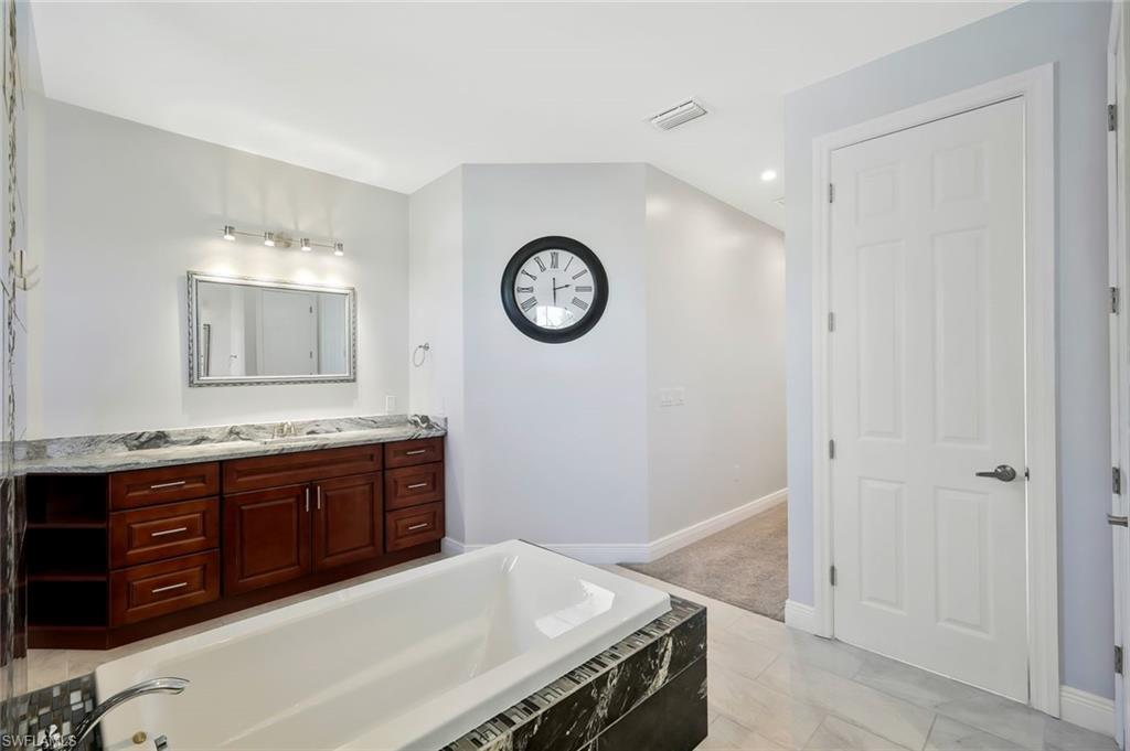 YACHT CLUB - Residential