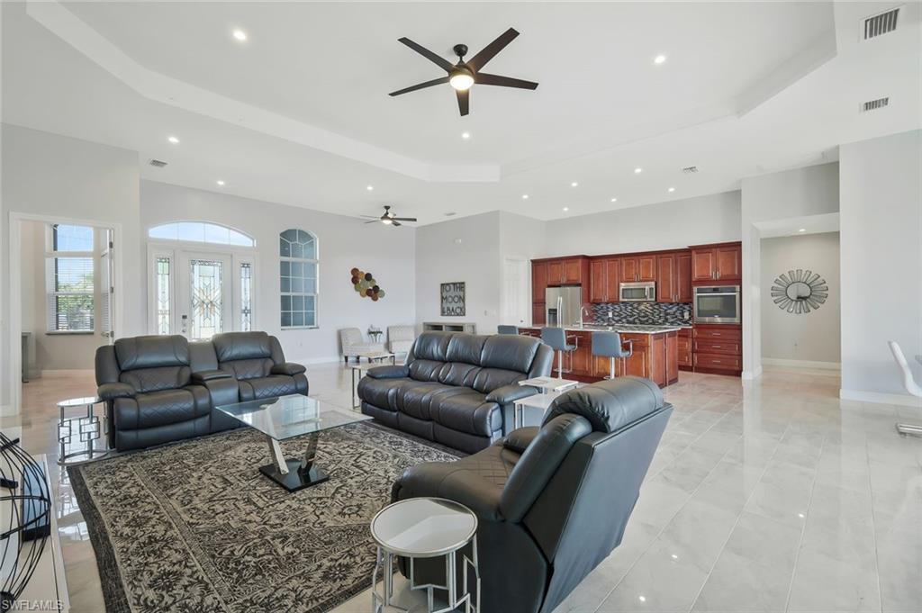 YACHT CLUB - Residential