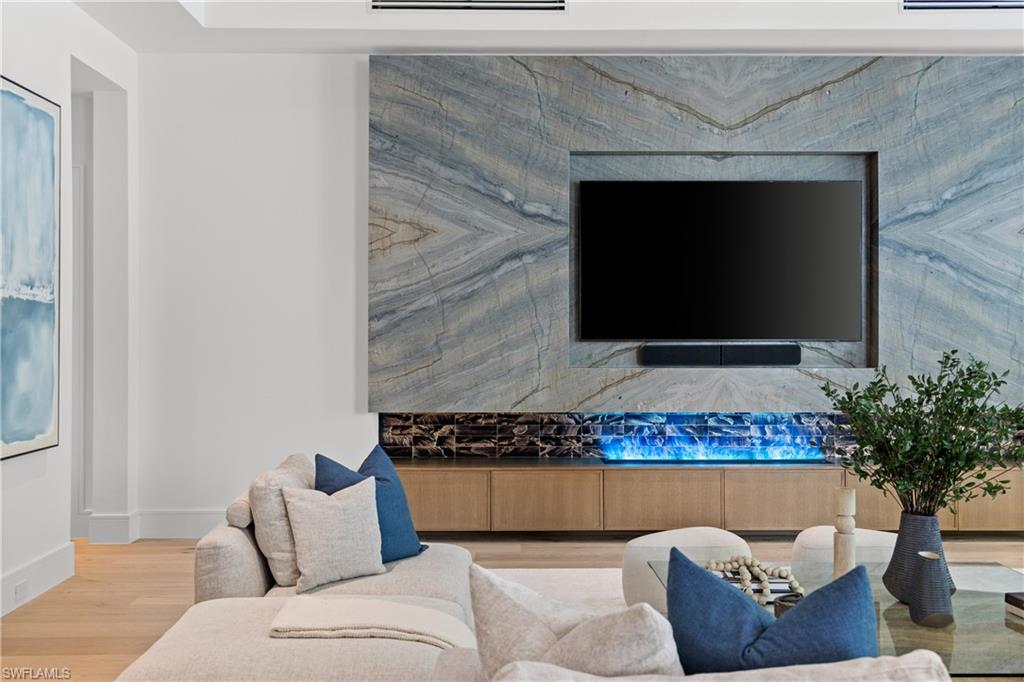 LAKE PARK - Residential