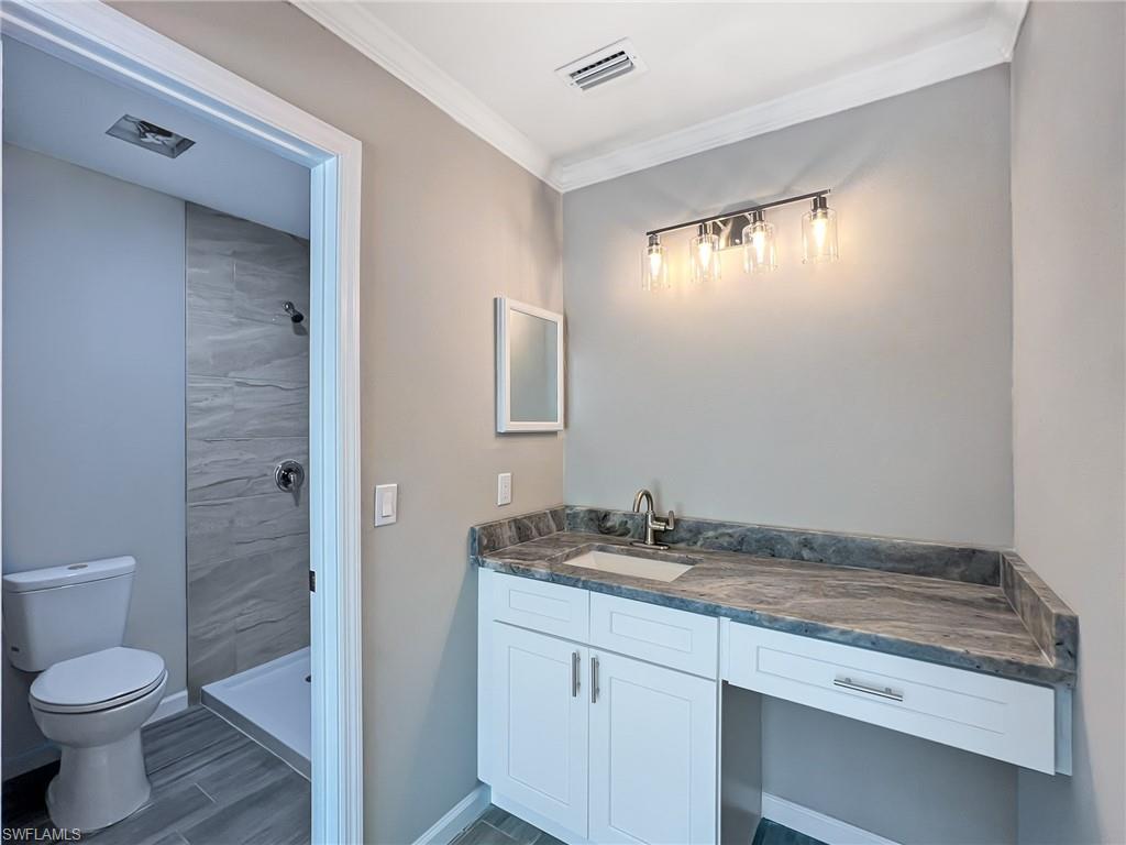 ROYAL WOODS - Residential