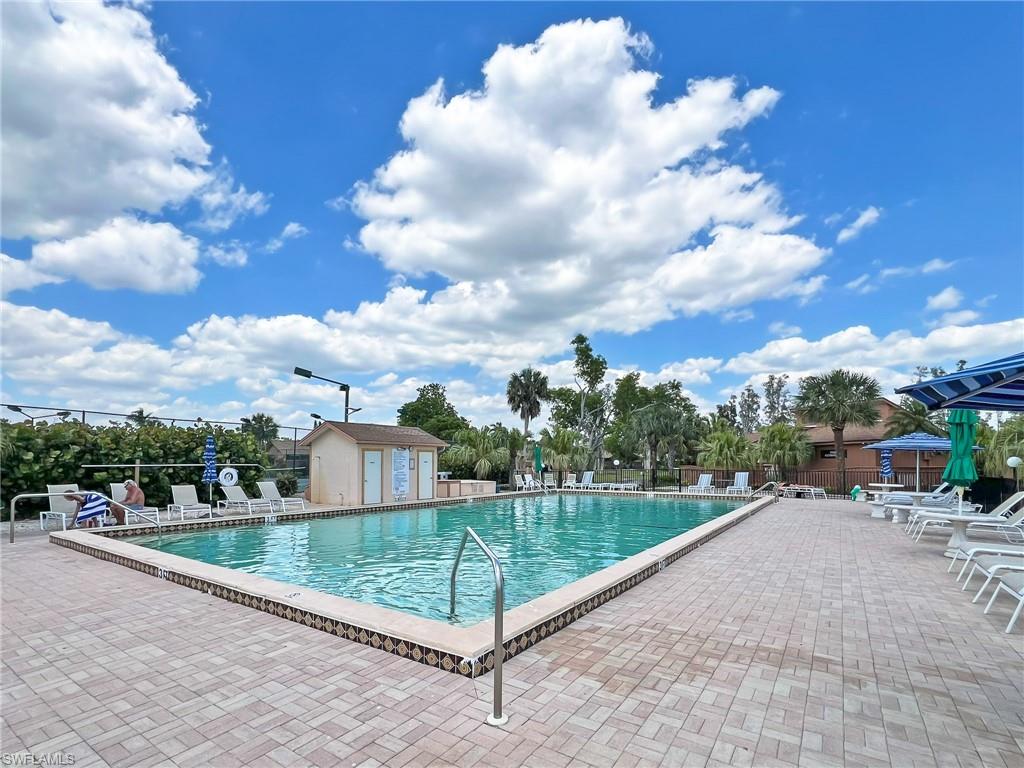 ROYAL WOODS - Residential