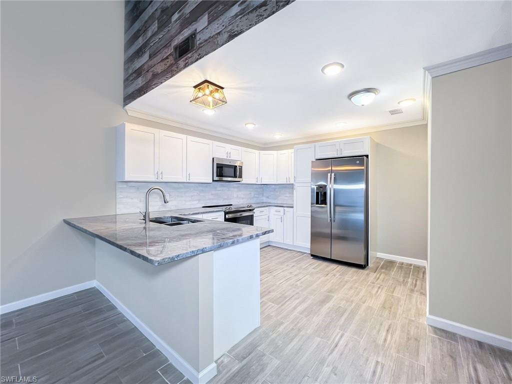 ROYAL WOODS - Residential