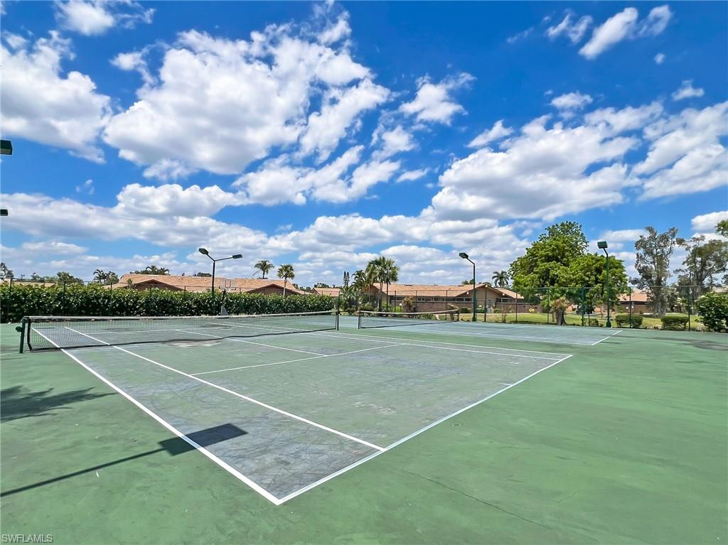 ROYAL WOODS - Residential