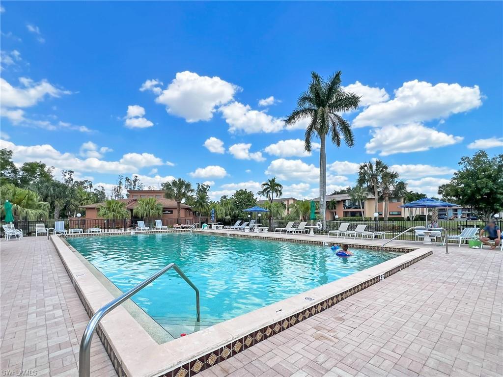 ROYAL WOODS - Residential