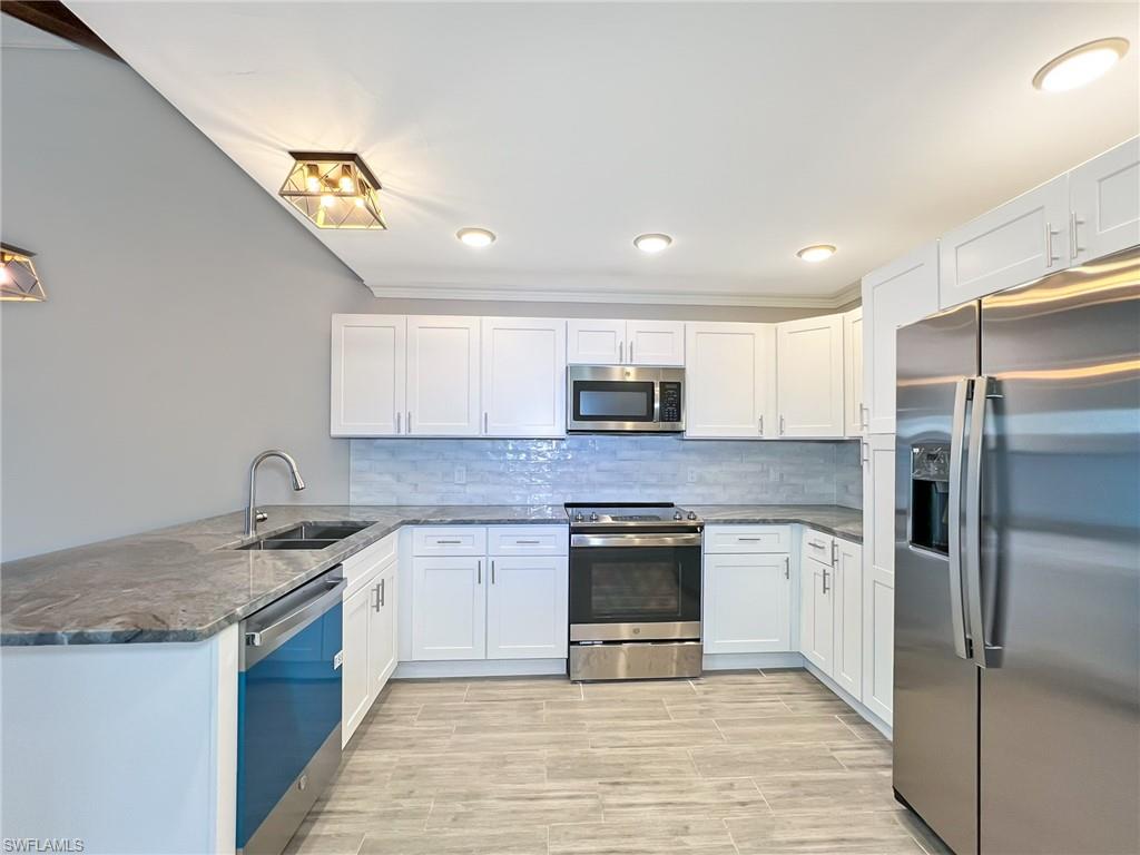 ROYAL WOODS - Residential