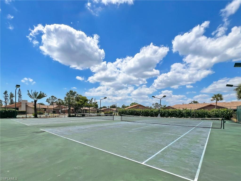 ROYAL WOODS - Residential