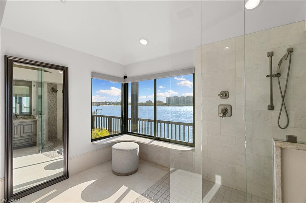 400 LA PENINSULA - Residential