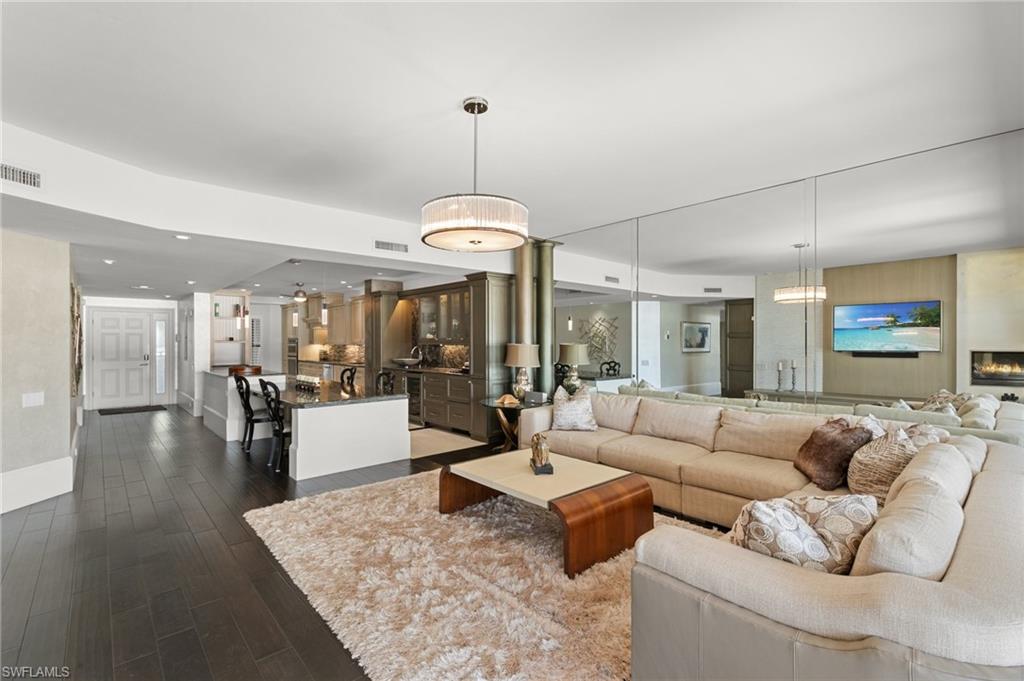 400 LA PENINSULA - Residential