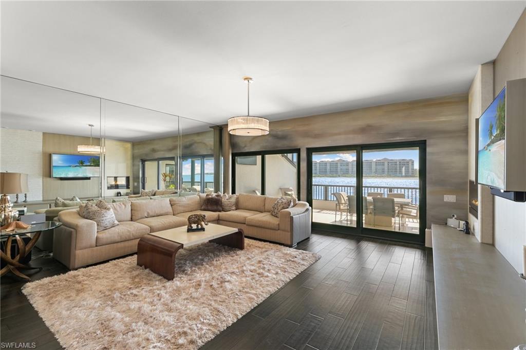 400 LA PENINSULA - Residential