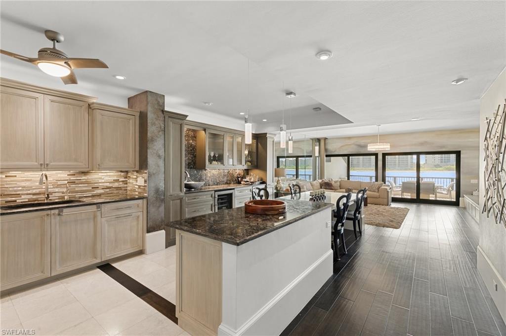 400 LA PENINSULA - Residential