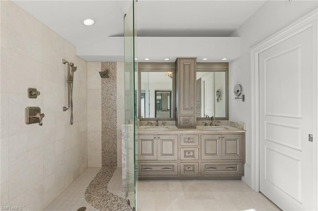 400 LA PENINSULA - Residential