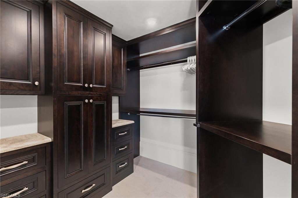 400 LA PENINSULA - Residential