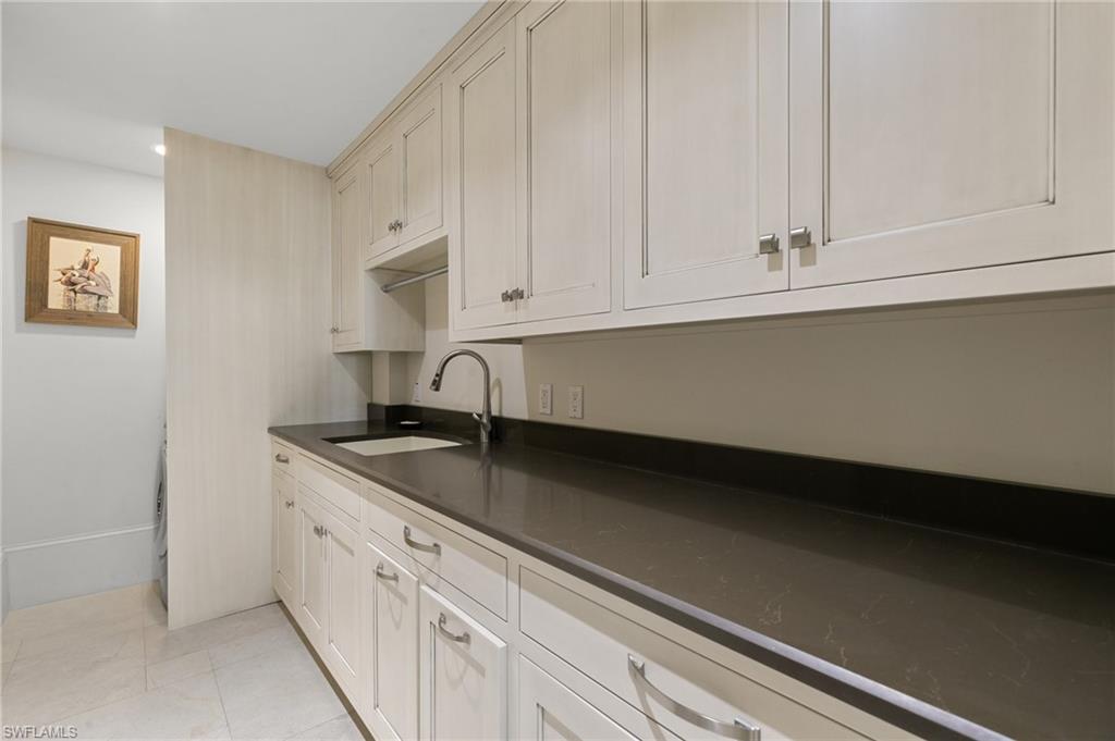 400 LA PENINSULA - Residential