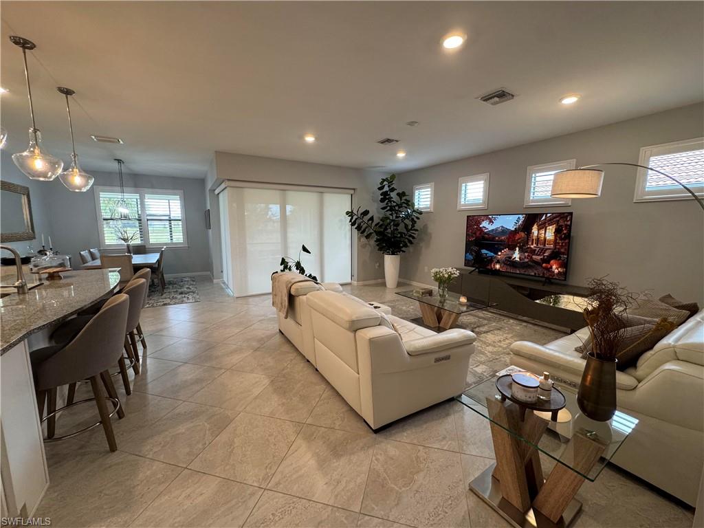 HAMPTON LAKES - Residential Lease