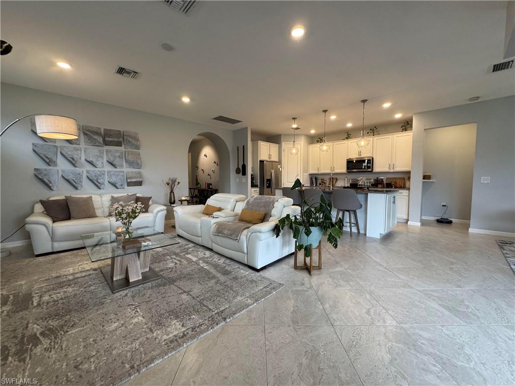 HAMPTON LAKES - Residential Lease