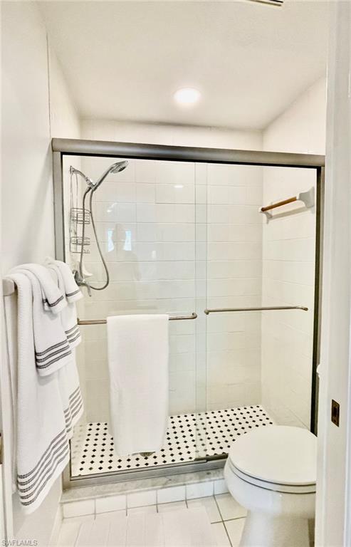 LAUREL OAKS AT PELICAN BAY - Residential Lease