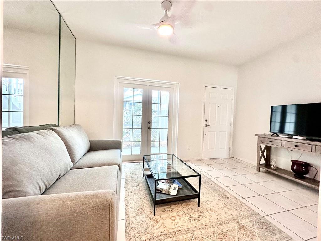 LAUREL OAKS AT PELICAN BAY - Residential Lease