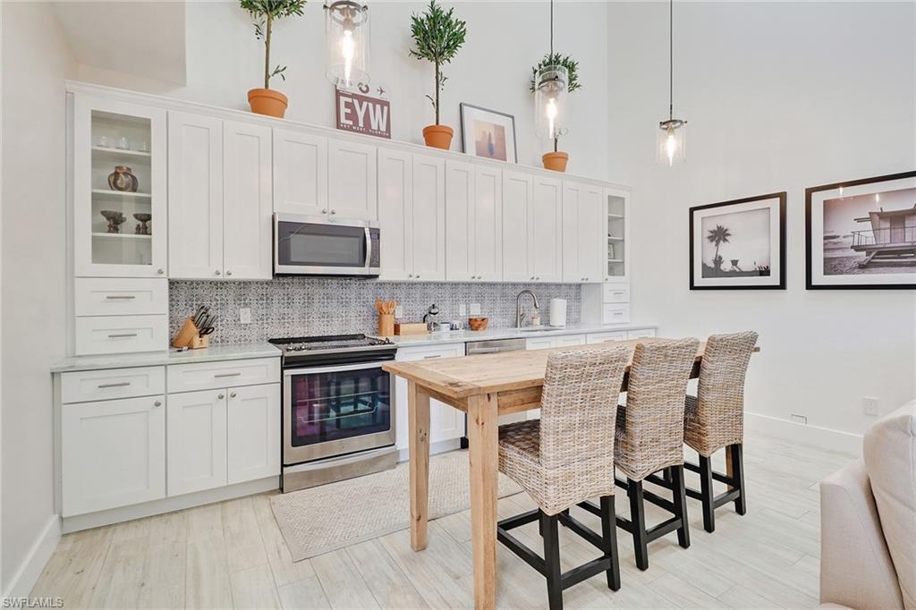 QUAIL WOODS COURTYARDS - Residential