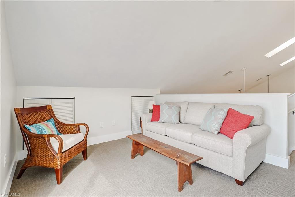 QUAIL WOODS COURTYARDS - Residential