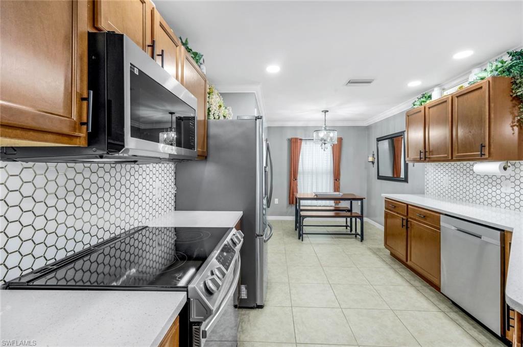 SHADOW LAKES - Residential Lease